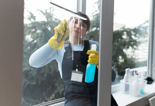 Nettoyage de vitres intérieures et extérieures à Saillac